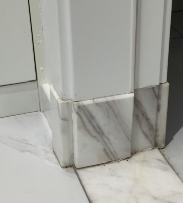 設計師和裝修師傅建議在門套做石材腳墩的原因 石材門套膠墩