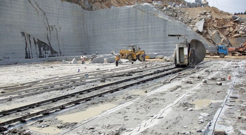 廣西鐘山芝麻黑荒料(廠礦一體)