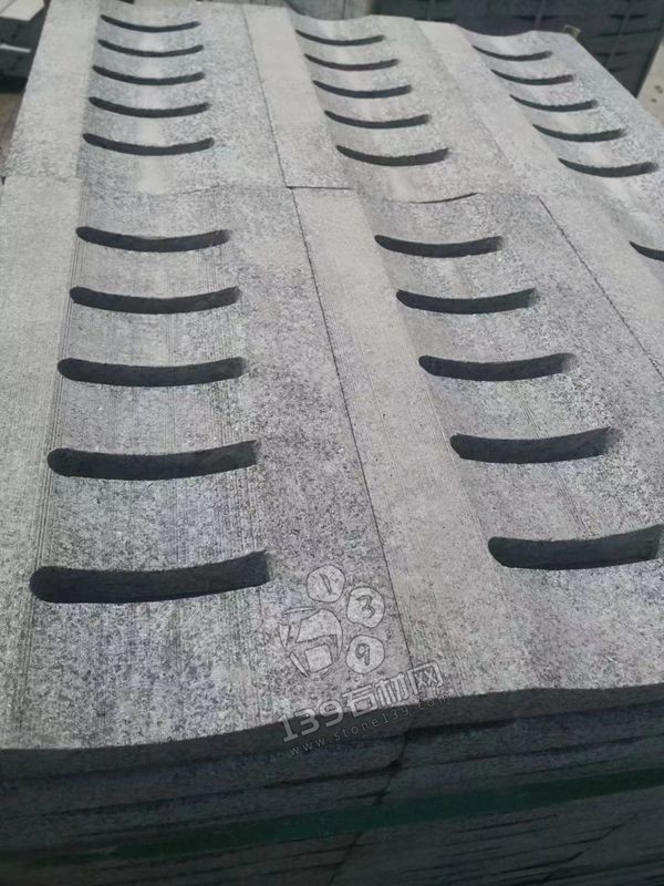 廣西芝麻黑礦山開采、金宏石業鐘山青(廠礦一體)