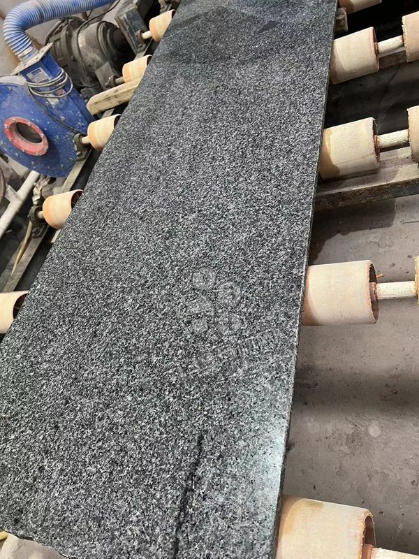 廣西芝麻黑礦山開采、金宏石業鐘山青(廠礦一體)