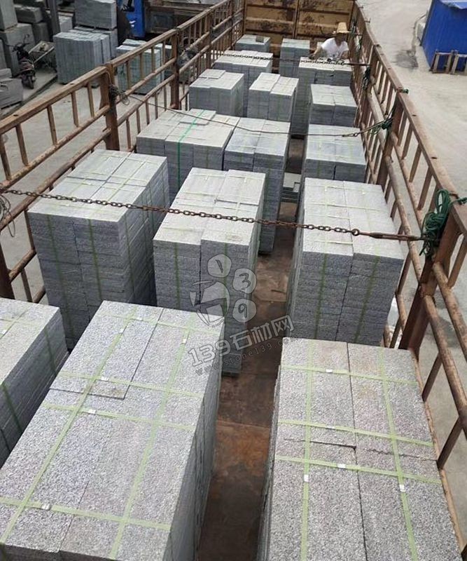 廣西芝麻黑礦山開采、金宏石業鐘山青(廠礦一體)