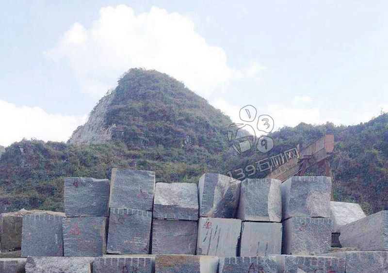 廣西芝麻黑礦山開采、金宏石業鐘山青(廠礦一體)