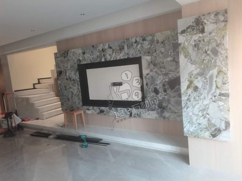 大理石家裝案例分析:東方白樓梯+冷翡翠(電視)背景墻