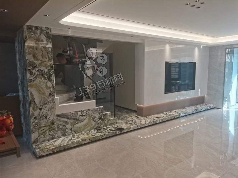 大理石家裝案例分析:東方白樓梯+冷翡翠(電視)背景墻