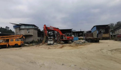 廣東信宜(海浪花產(chǎn)地)大成鎮(zhèn)這個(gè)大型石材加工廠,現(xiàn)在變得蕭條破落了,令人唏噓! 廣東海浪花產(chǎn)區(qū)信宜工廠
