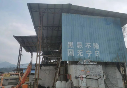 廣東信宜(海浪花產(chǎn)地)大成鎮(zhèn)這個(gè)大型石材加工廠,現(xiàn)在變得蕭條破落了,令人唏噓! 廣東海浪花產(chǎn)區(qū)信宜工廠