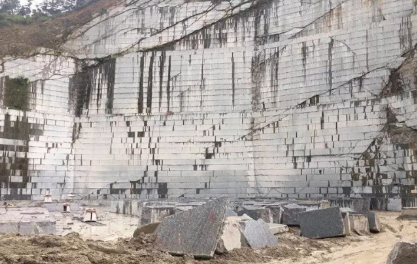 廣東信宜(海浪花產(chǎn)地)大成鎮(zhèn)這個(gè)大型石材加工廠,現(xiàn)在變得蕭條破落了,令人唏噓! 廣東海浪花產(chǎn)區(qū)信宜工廠