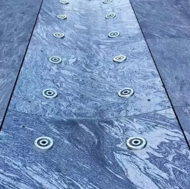 廣東信宜(海浪花產(chǎn)地)大成鎮(zhèn)這個(gè)大型石材加工廠,現(xiàn)在變得蕭條破落了,令人唏噓! 廣東海浪花產(chǎn)區(qū)信宜工廠