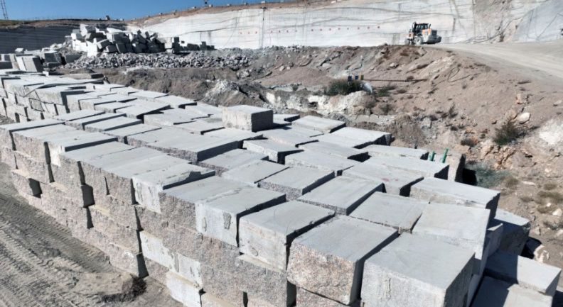 內(nèi)蒙古烏蘭察布化德縣長(zhǎng)順鎮(zhèn)西佳木斯(紅色花崗巖)飾面石材欣賞!