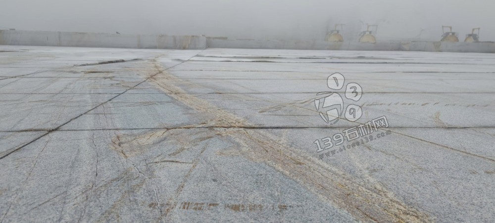 湖北麻城礦山都洗的這么干凈,等待驗收合格開礦 麻城芝麻白礦山