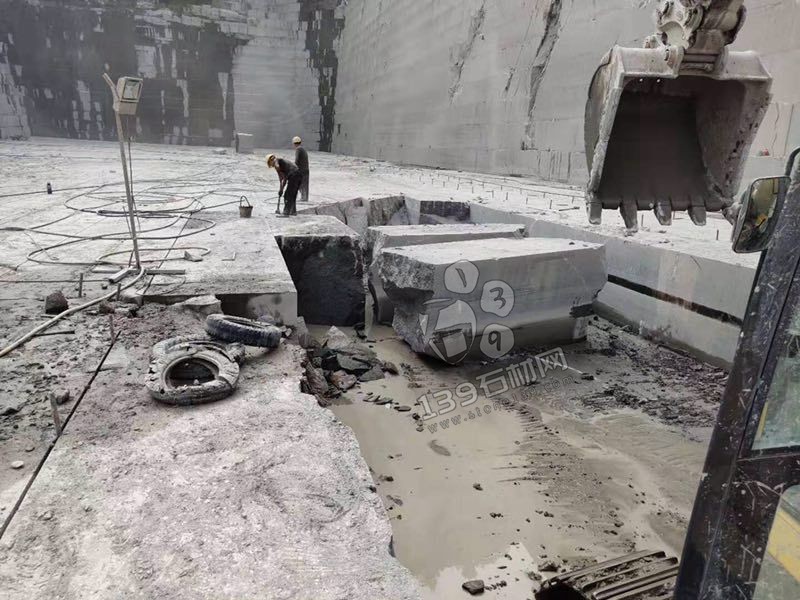 廣西桂發(fā)石材廠主營鐘山青(廣西芝麻黑G654)花崗巖