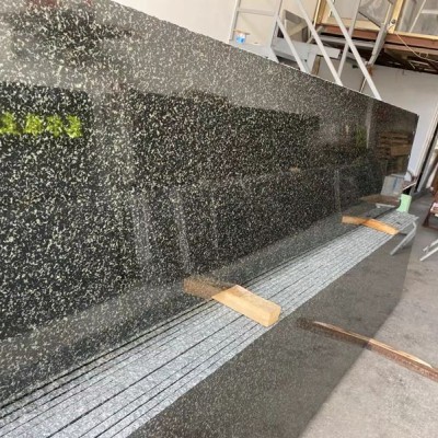 青綠色大顆?；◢弾r印度綠