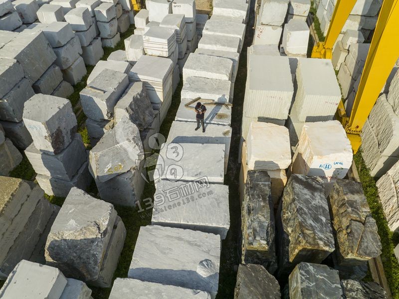 探秘泉俊輕奢館:五大石材與三大場館的華麗交織