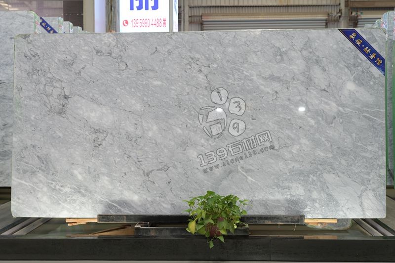 探秘泉俊輕奢館:五大石材與三大場館的華麗交織