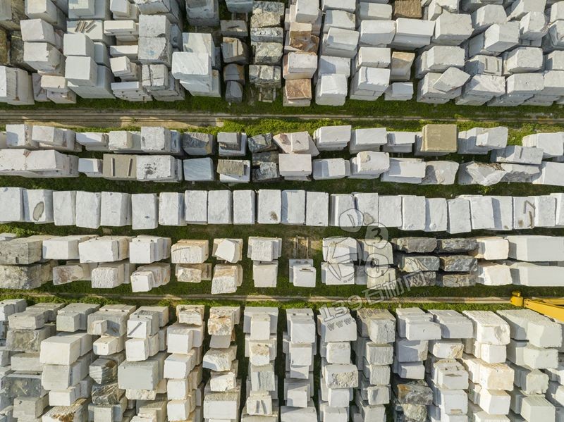 探秘泉俊輕奢館:五大石材與三大場館的華麗交織