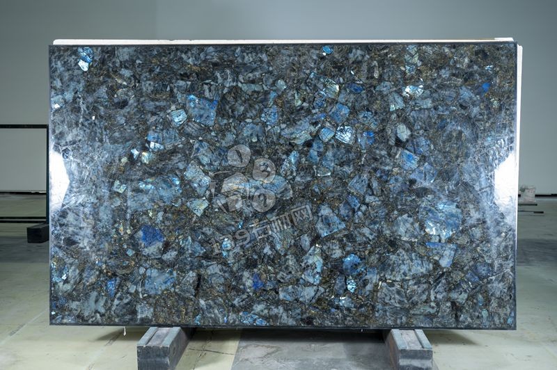 馬達加斯加藍翡翠:國內(nèi)價格飆升背后的秘密