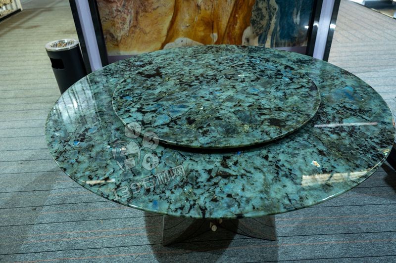 馬達加斯加藍翡翠:國內(nèi)價格飆升背后的秘密